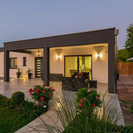 Holiday home 3 Bedroom Amazing In *