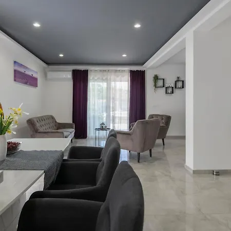 3 Bedroom Amazing In Holiday home *
