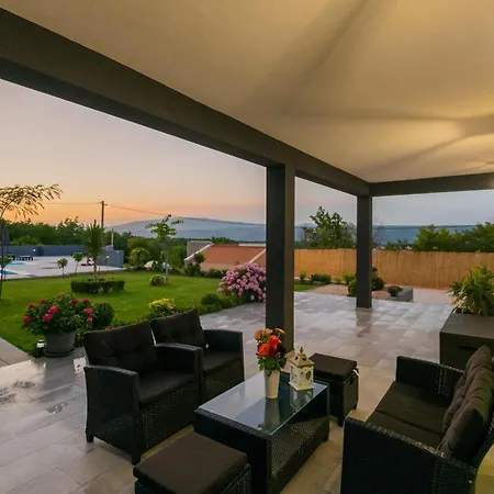 3 Bedroom Amazing In Holiday home Drum
