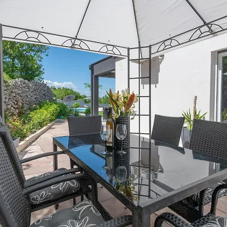 3 Bedroom Amazing In Prázdninový dům *